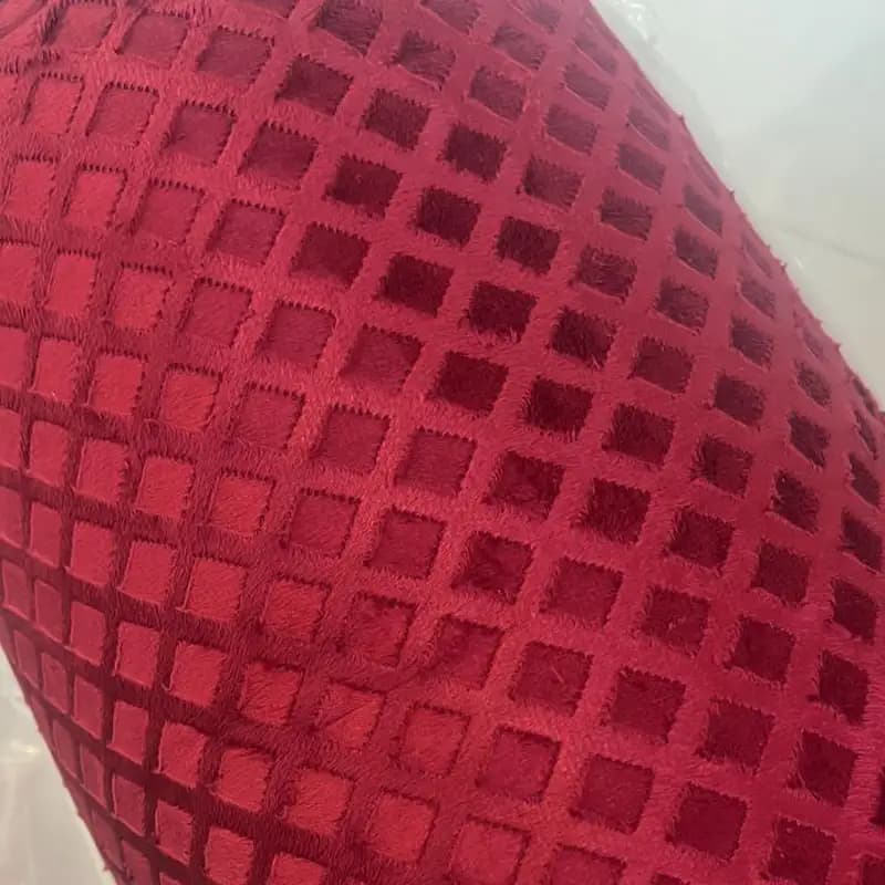 روکش تشک و بالش مخمل طرح لوزی زرشکی — تصویر ۲