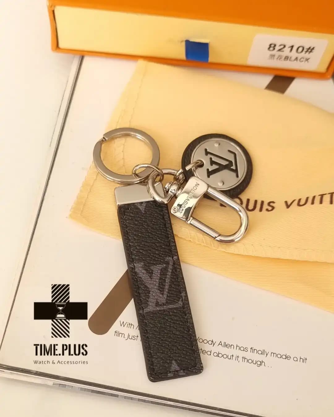 جاسوئیچی لویی ویتون مدل Neo LV Club Bag Charm and Kev Holder — تصویر ۲