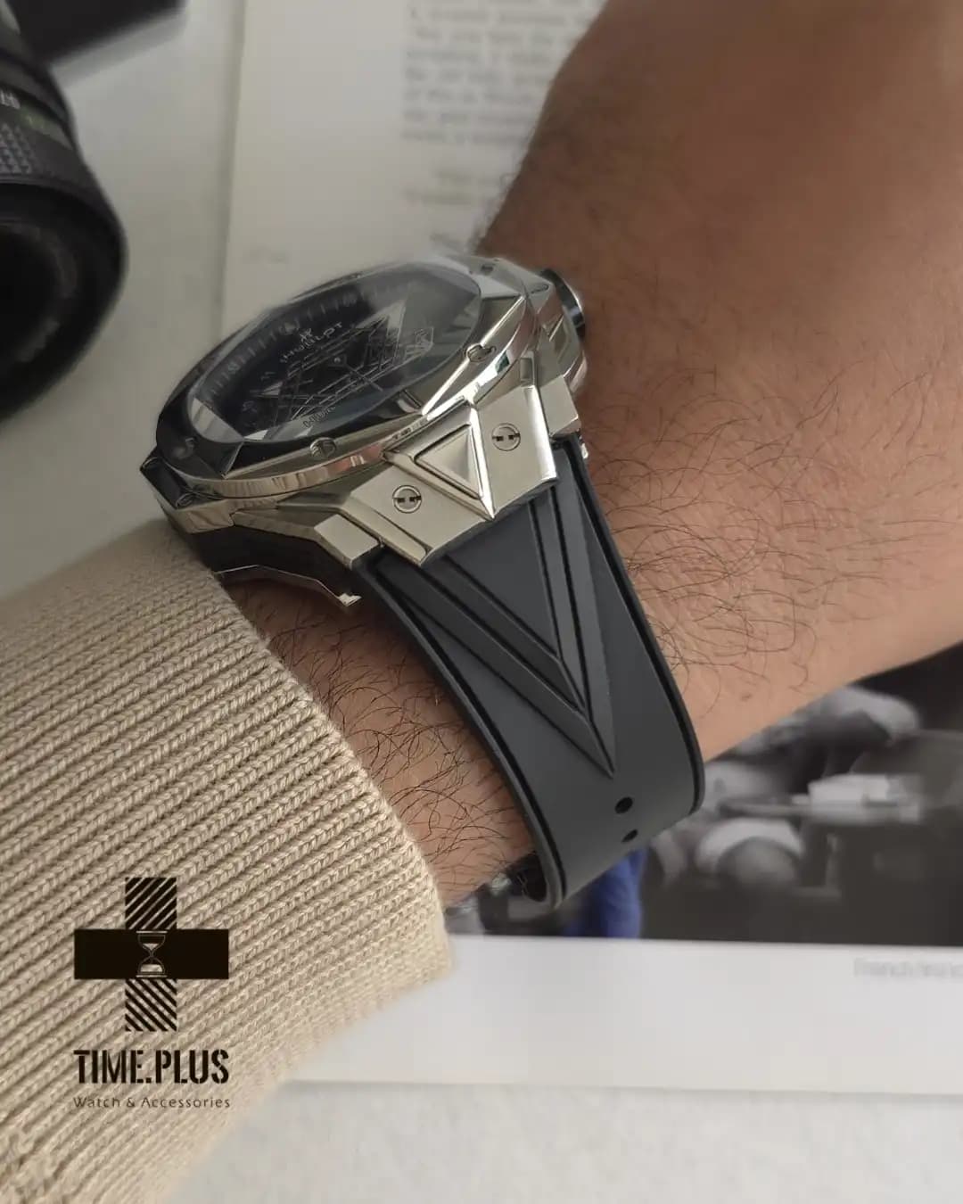 ساعت هوبلو sang bleu chronograph — تصویر ۵