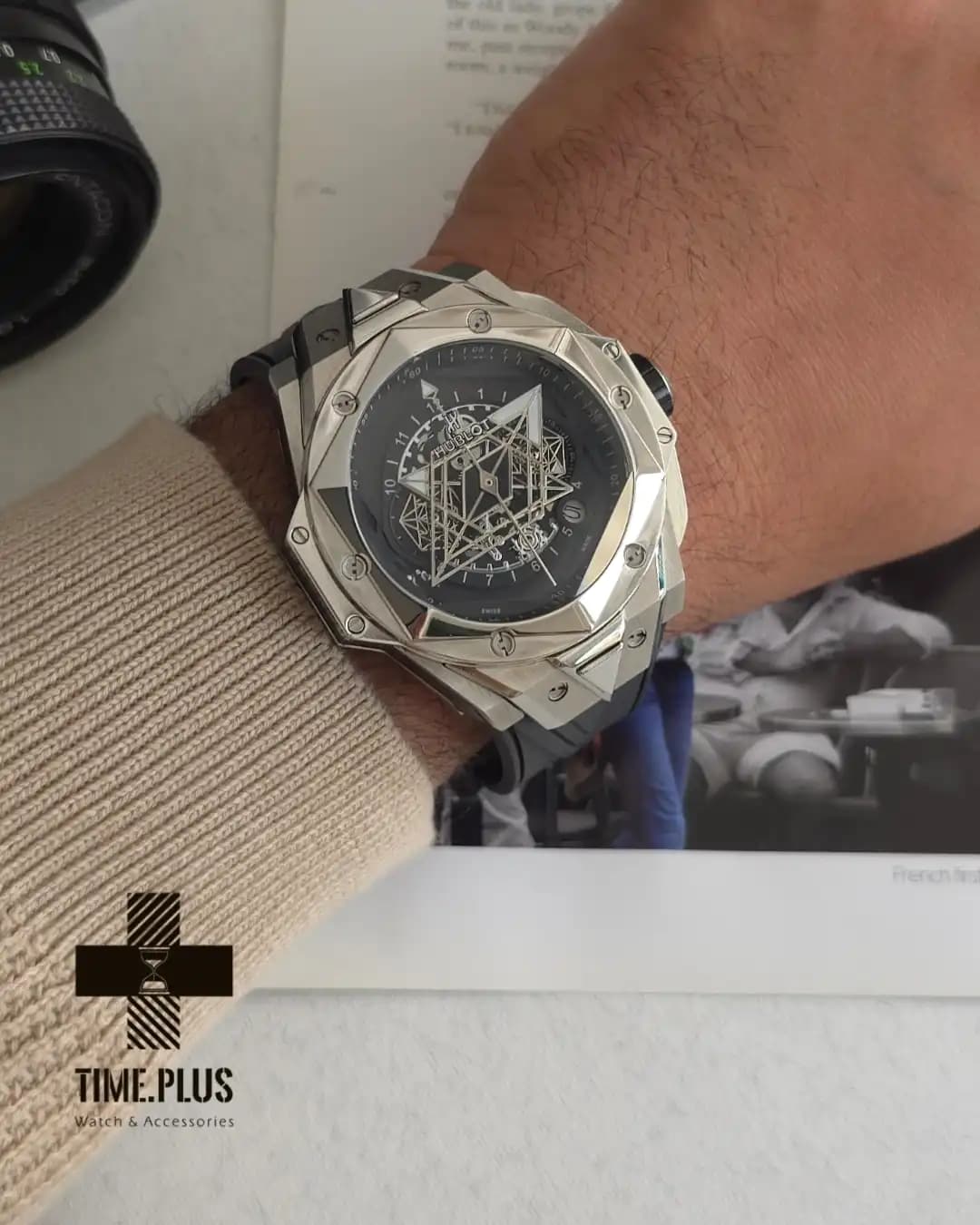 ساعت هوبلو sang bleu chronograph — تصویر ۴