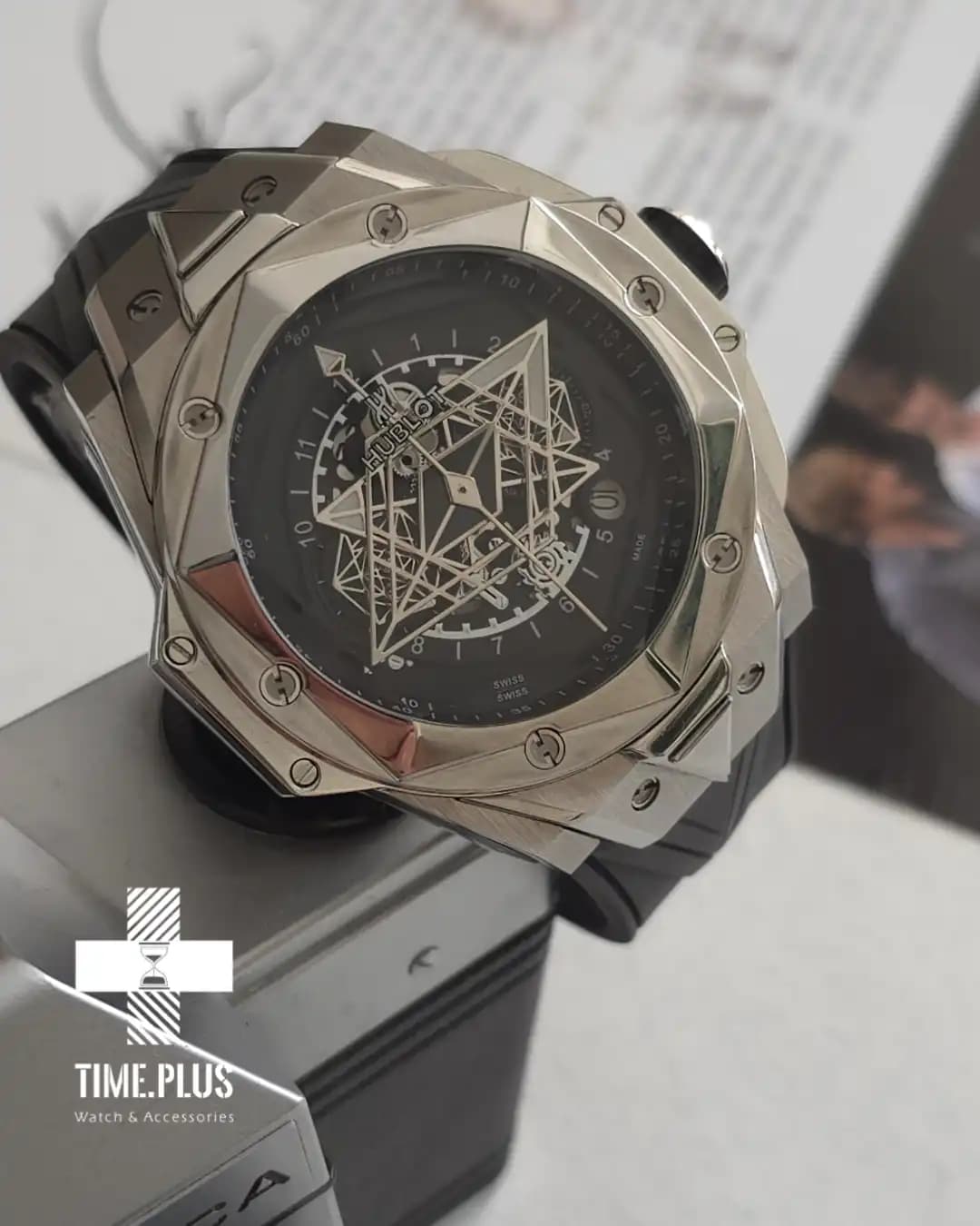 ساعت هوبلو sang bleu chronograph — تصویر ۶