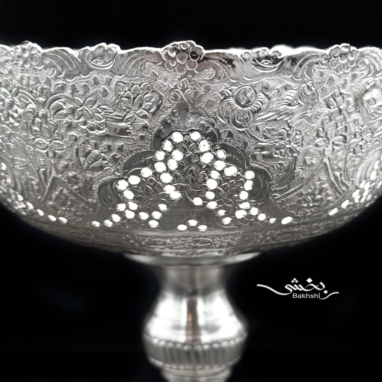 کاسه نقره گل و مرغ پایه دار — تصویر ۲