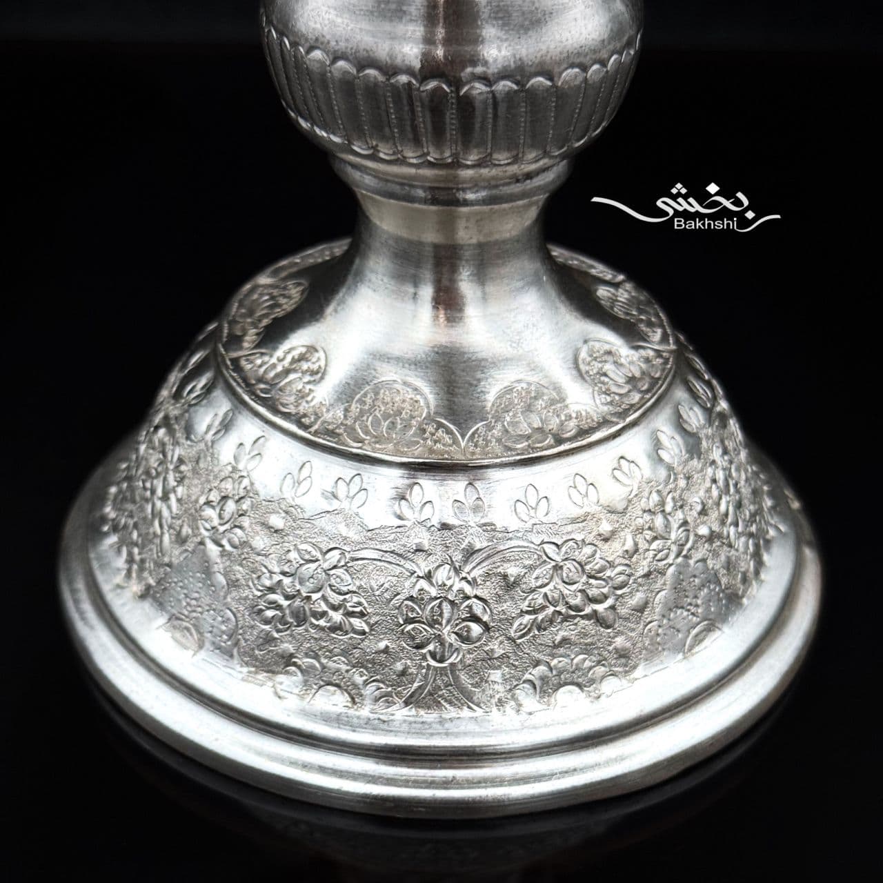 کاسه نقره گل و مرغ پایه دار — تصویر ۳