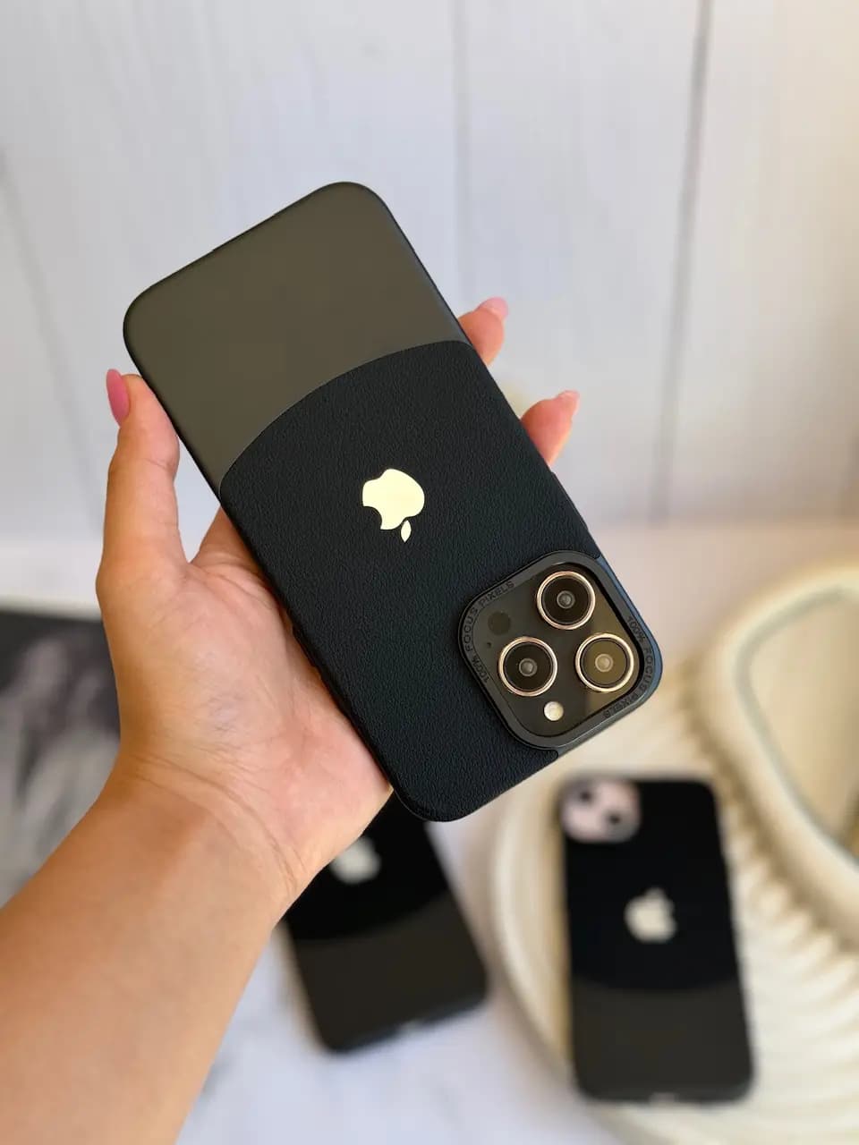 قاب Leather Metal مشکی — تصویر ۳
