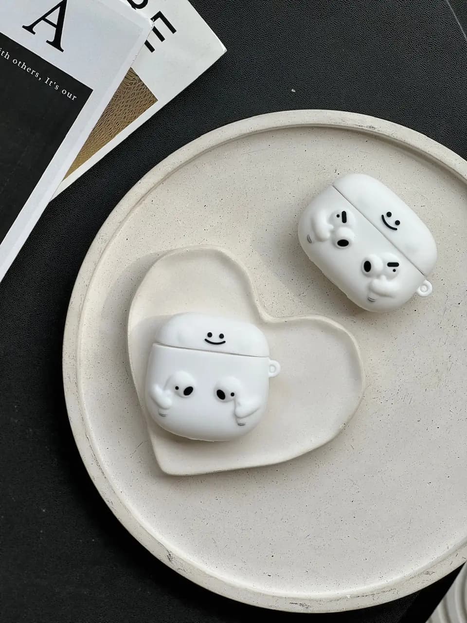 کاور ایرپاد سیلیکونی Airpods in Hands (کدa0122) — تصویر ۴