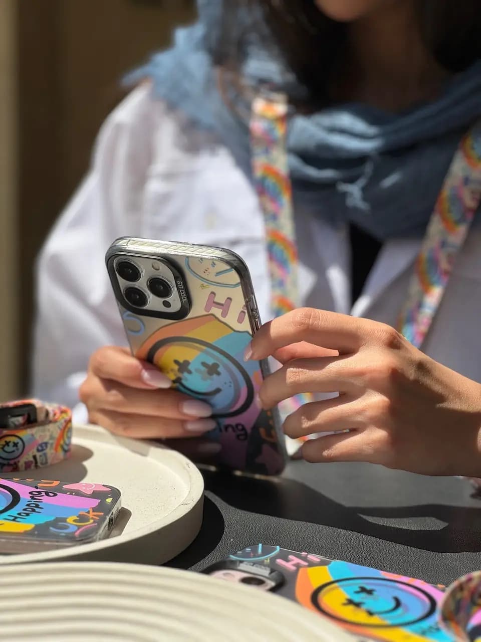 قاب Happy Face colourful با بند (کدC1669) — تصویر ۳