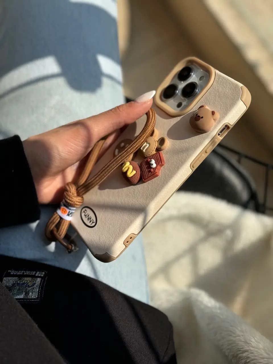 قاب FUNNY عروسک برجسته با بند طنابی — تصویر ۳