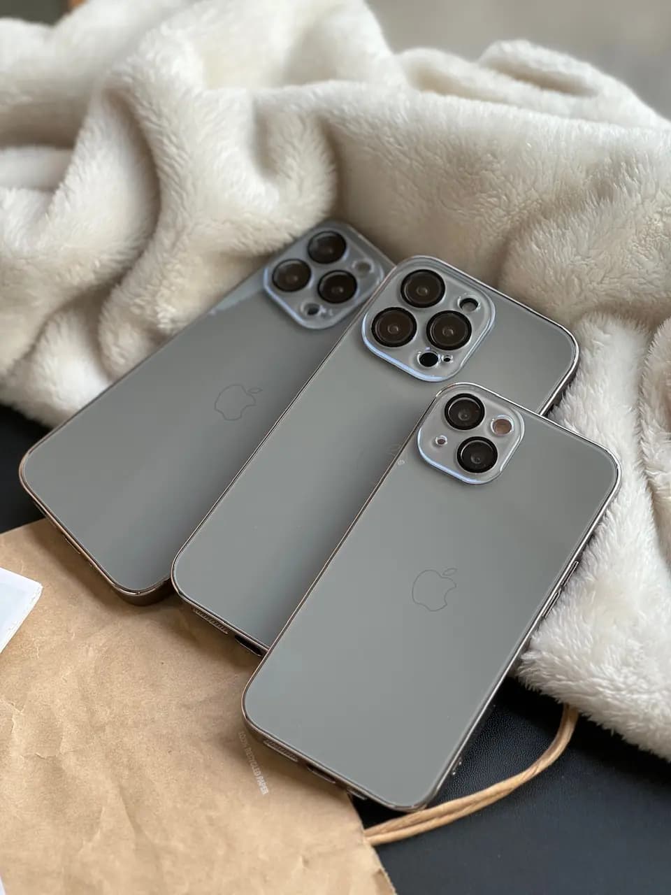 قاب natural titanium پشت گلس — تصویر ۲