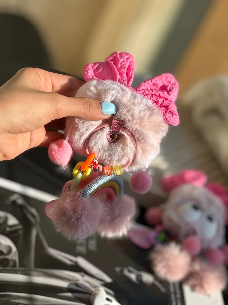 کاور ایرپاد پاپیون صورتی پشمی با آویز (کدa0098) — تصویر ۳