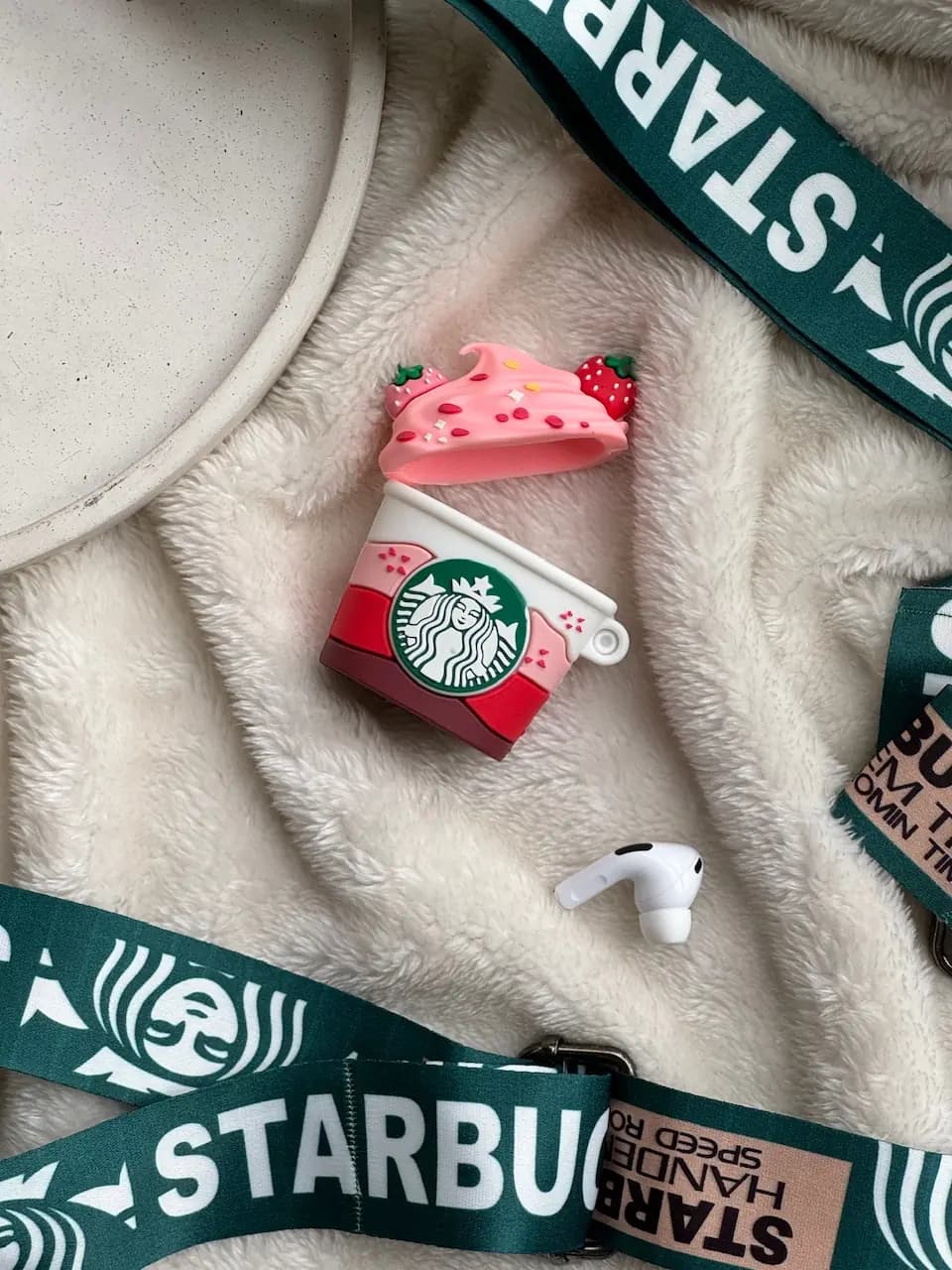 کاور ایرپاد strawberry starbucks drink — تصویر ۲