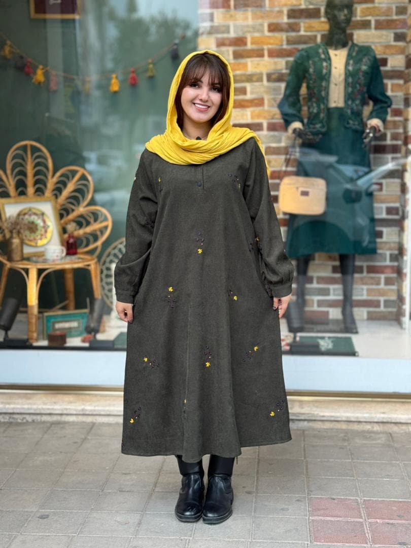 پیراهن شکیبا کبریتی یشمی گل آبی زرد — تصویر ۴