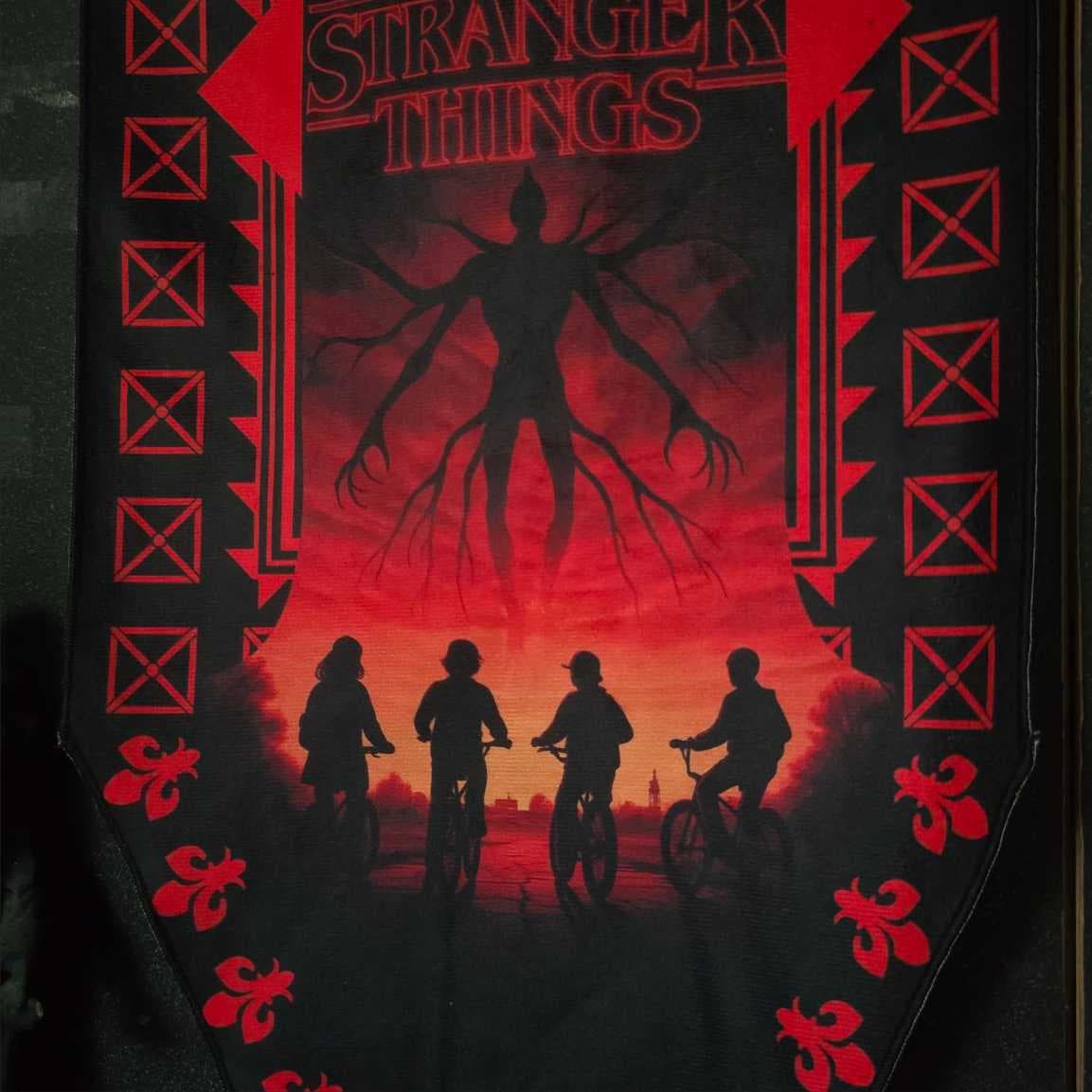 پرچم آویز دکوراتیو استرنجر تینگز | Stranger Things — تصویر ۲