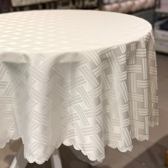 رومیزی ژاگارد مربع طرح برن — تصویر ۳