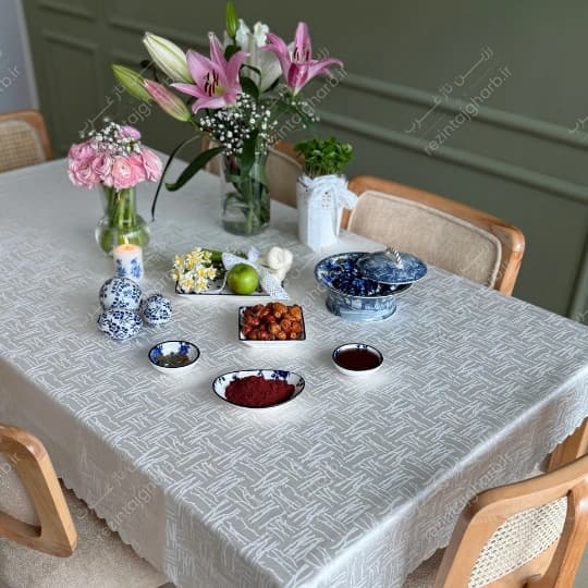 رومیزی ژاگارد مربع طرح یاسمین رزین تاژ