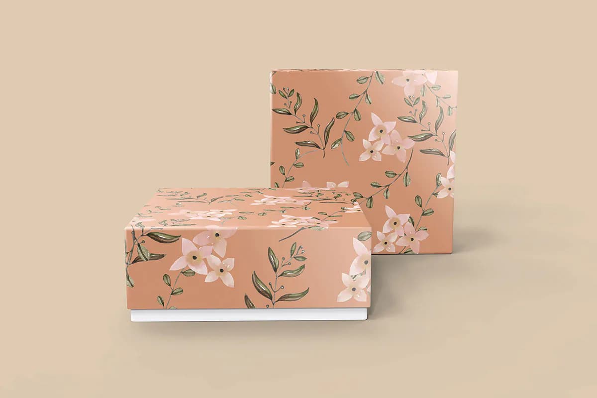 موکاپ جعبه بسته بندی مربع شکل — تصویر ۶