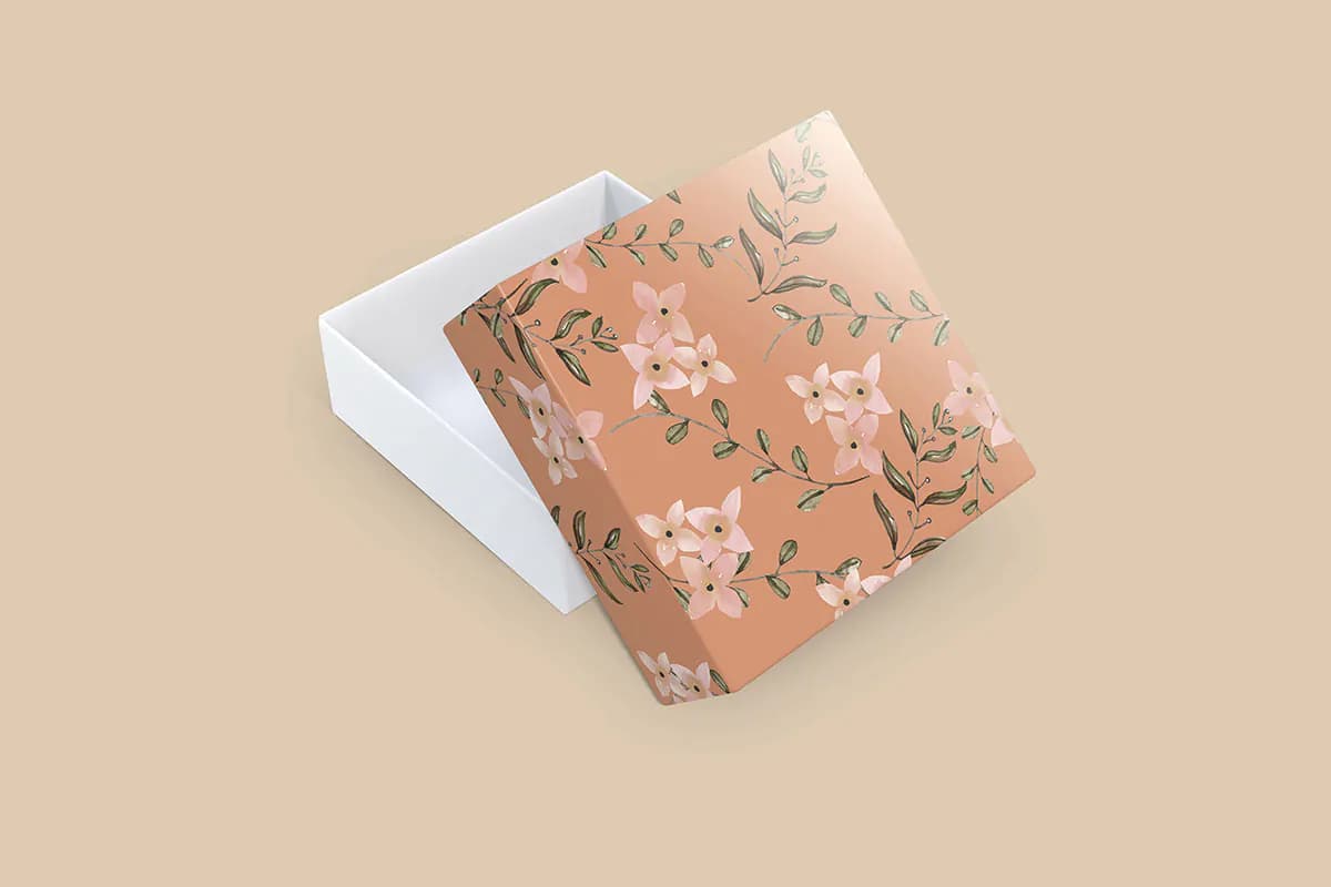 موکاپ جعبه بسته بندی مربع شکل — تصویر ۷