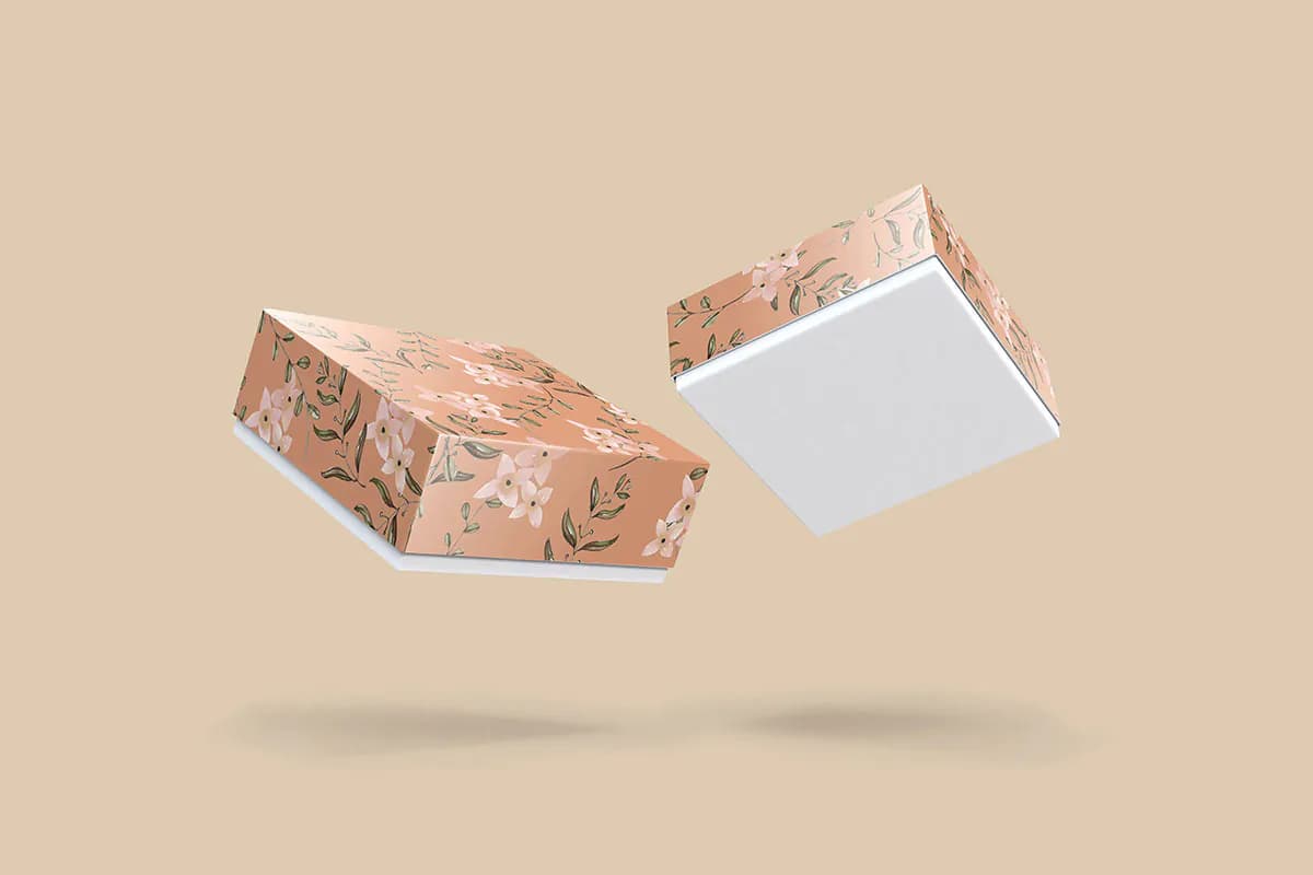 موکاپ جعبه بسته بندی مربع شکل — تصویر ۵