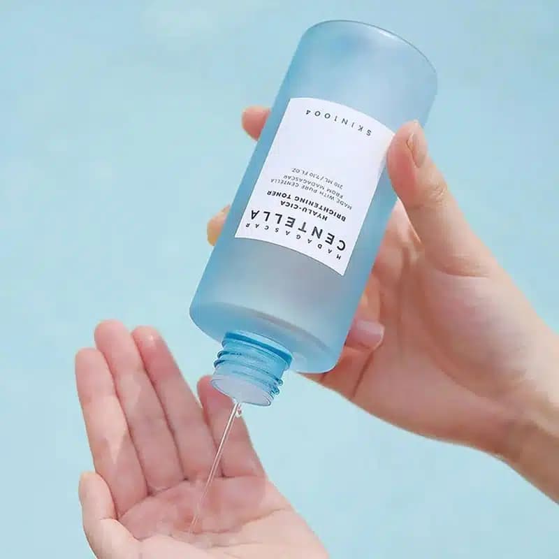 تونر روشن کننده سنتلا ماداگاسکار Skin1004 مدل Hyalu-Cica Brightening Toner(210 میل) — تصویر ۲