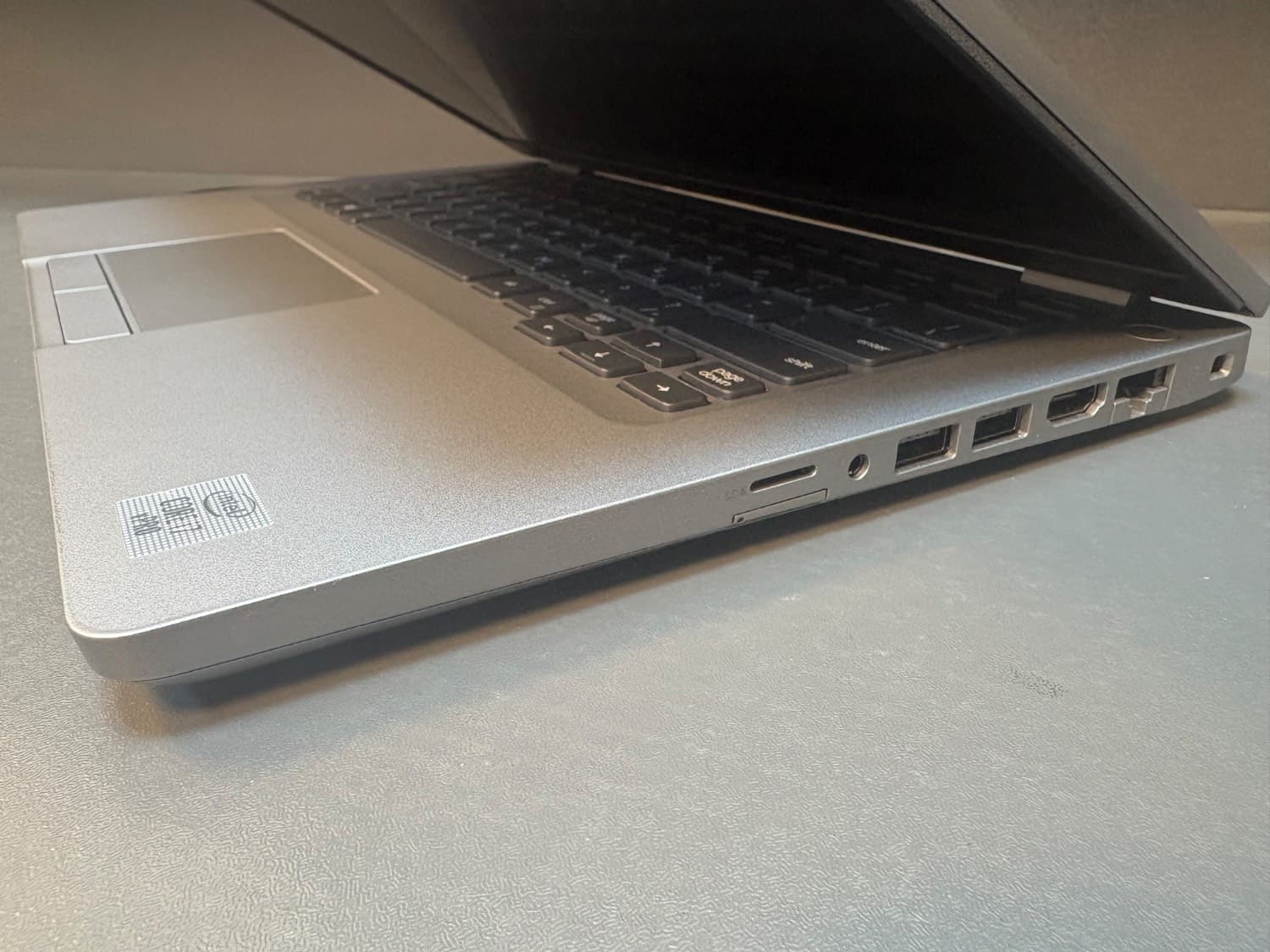 لپ تاپ دل مدل latitude 5410 سایز 14 اینچ FHD پردازنده Intel core i7 نسل دهم 10850H هارد ssd nvme رم 16G DDR4 مشابه نو — تصویر ۲