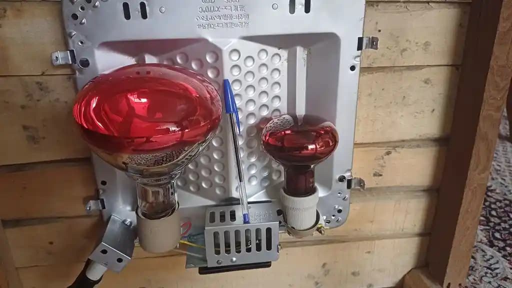لامپ مادون قرمز 100 وات لاکی هرپ مدل INFRARED-220V-100W-E27 — تصویر ۴
