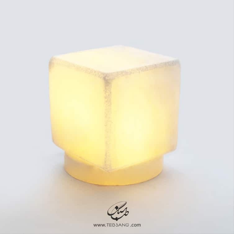 آباژور سنگ نمک طرح مکعب پایه سنگی — تصویر ۳
