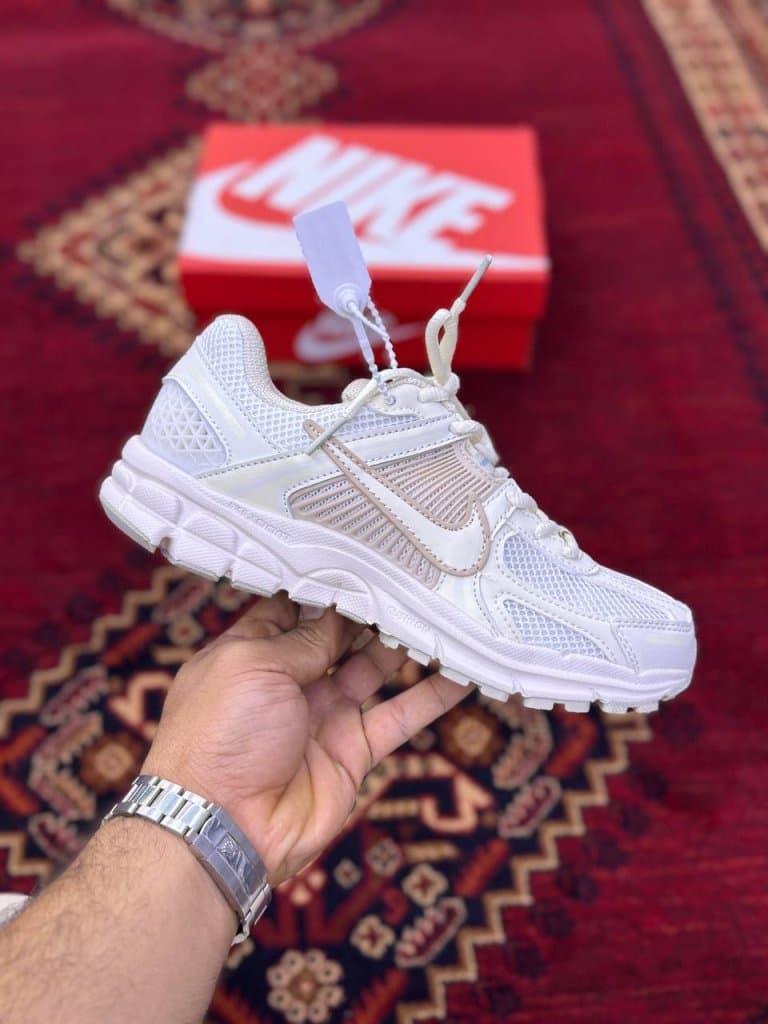 کتونی دخترانه و زنانه نایکی زوم وومرو 5 nike zoom vomero 5