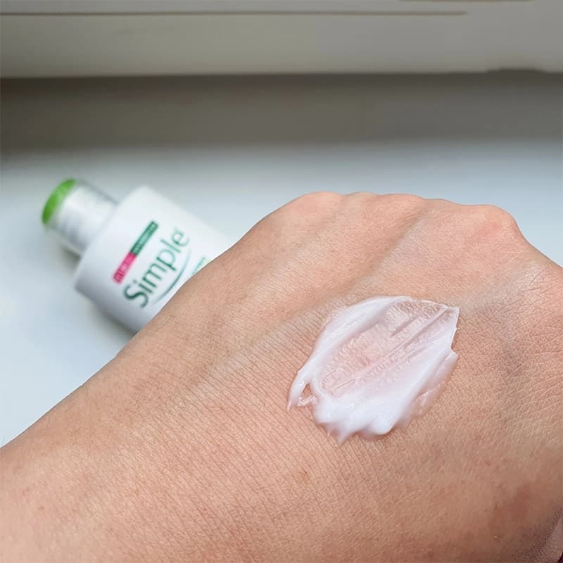 کرم آبرسان مرطوب کننده Light سیمپل — تصویر ۹