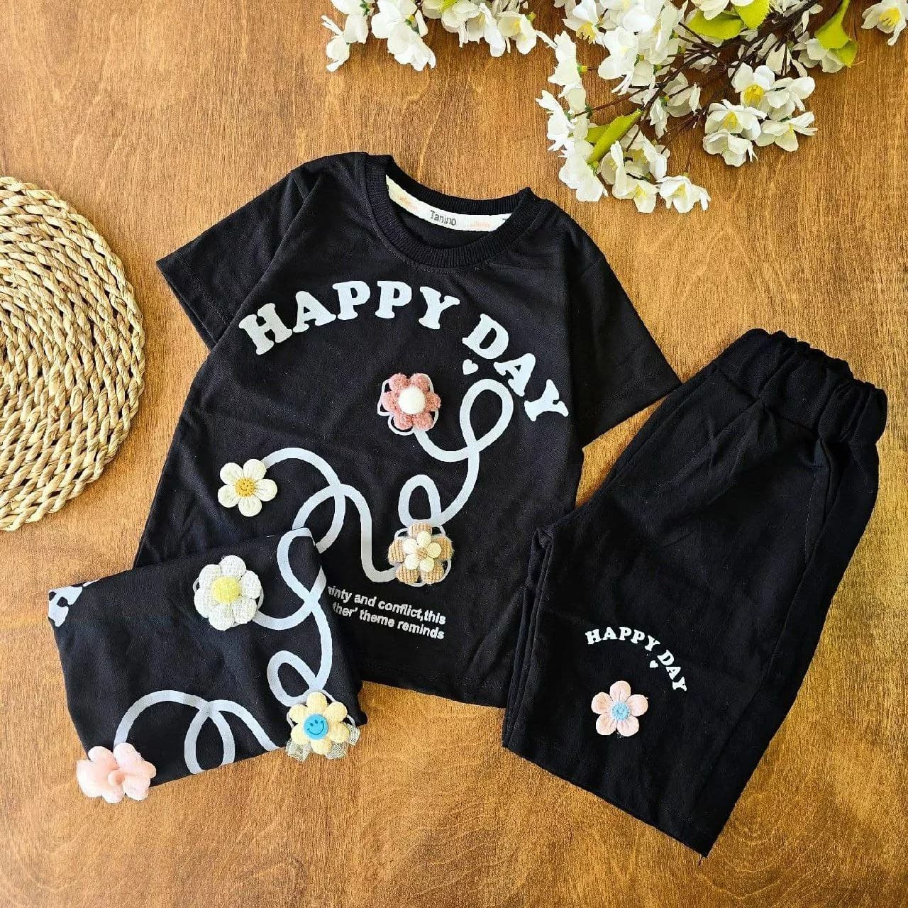 تیشرت شلوارک مشکی گلهای برجسته happy day کد ۴۸۰۷
