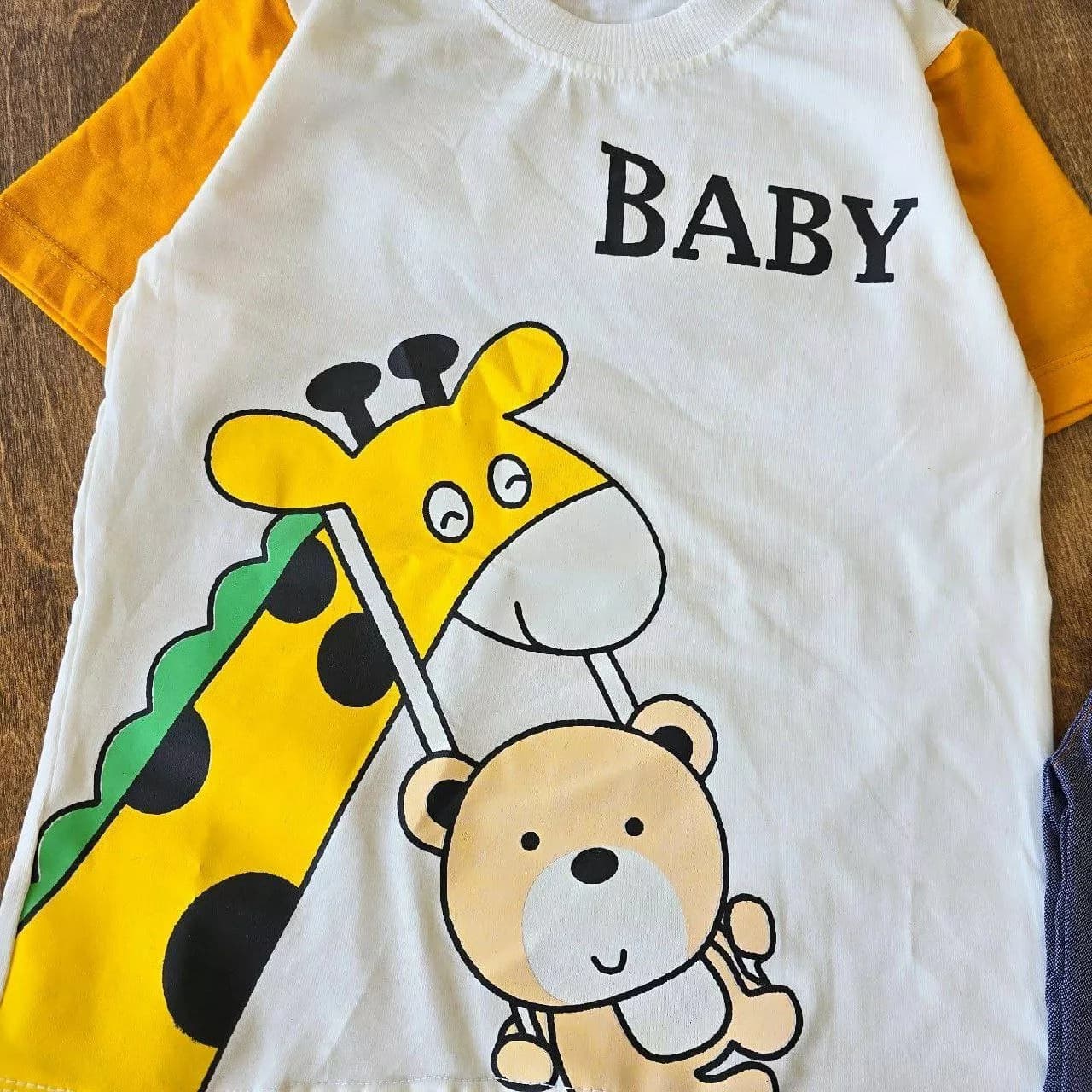 تیشرت شلوارک کتان زرافه خرس baby سایز ۴۰،۴۵ کد ۴۸۸۴ — تصویر ۲