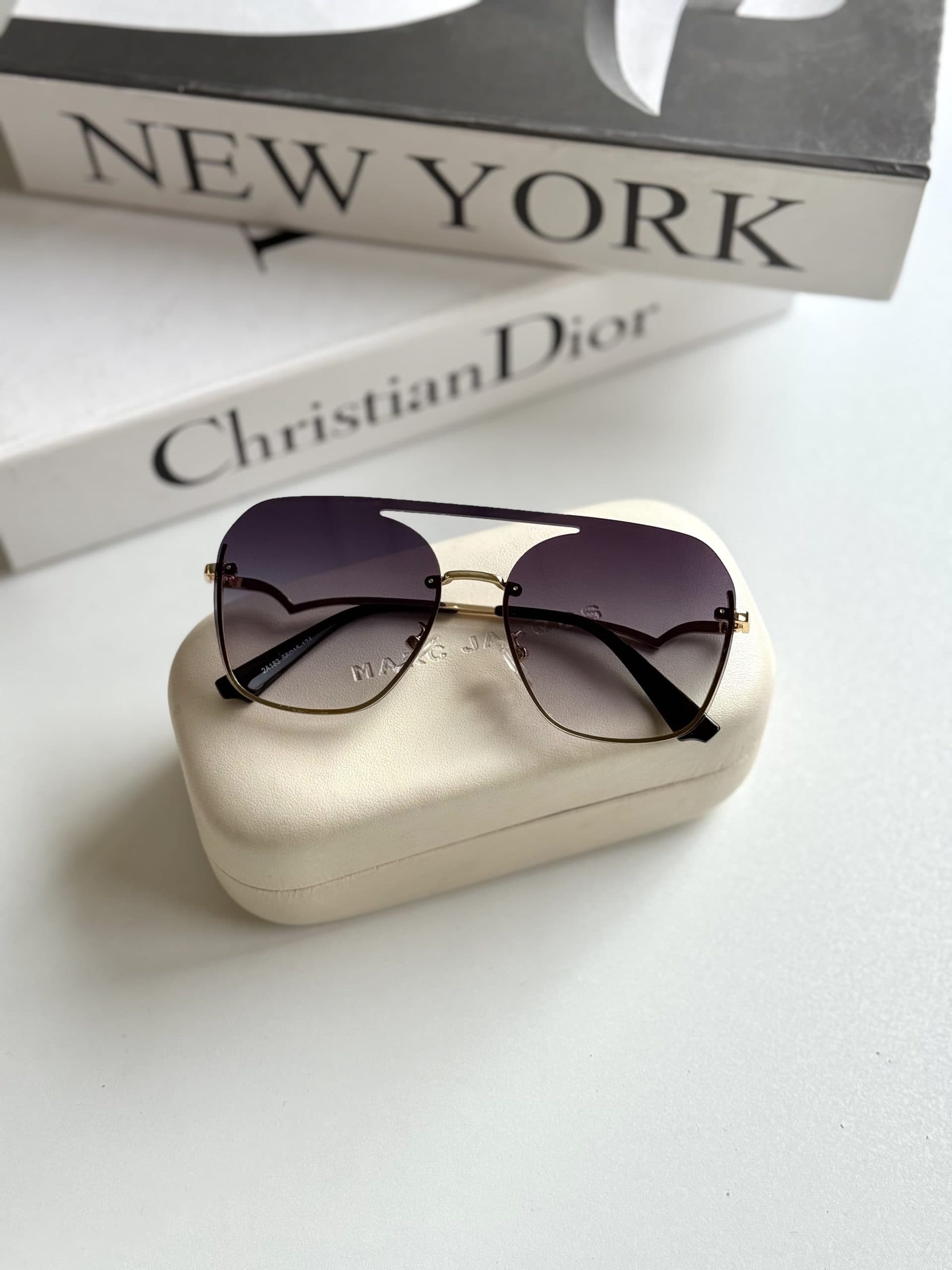 عینک افتابی زنانه بنفش برند Dior یووی 400