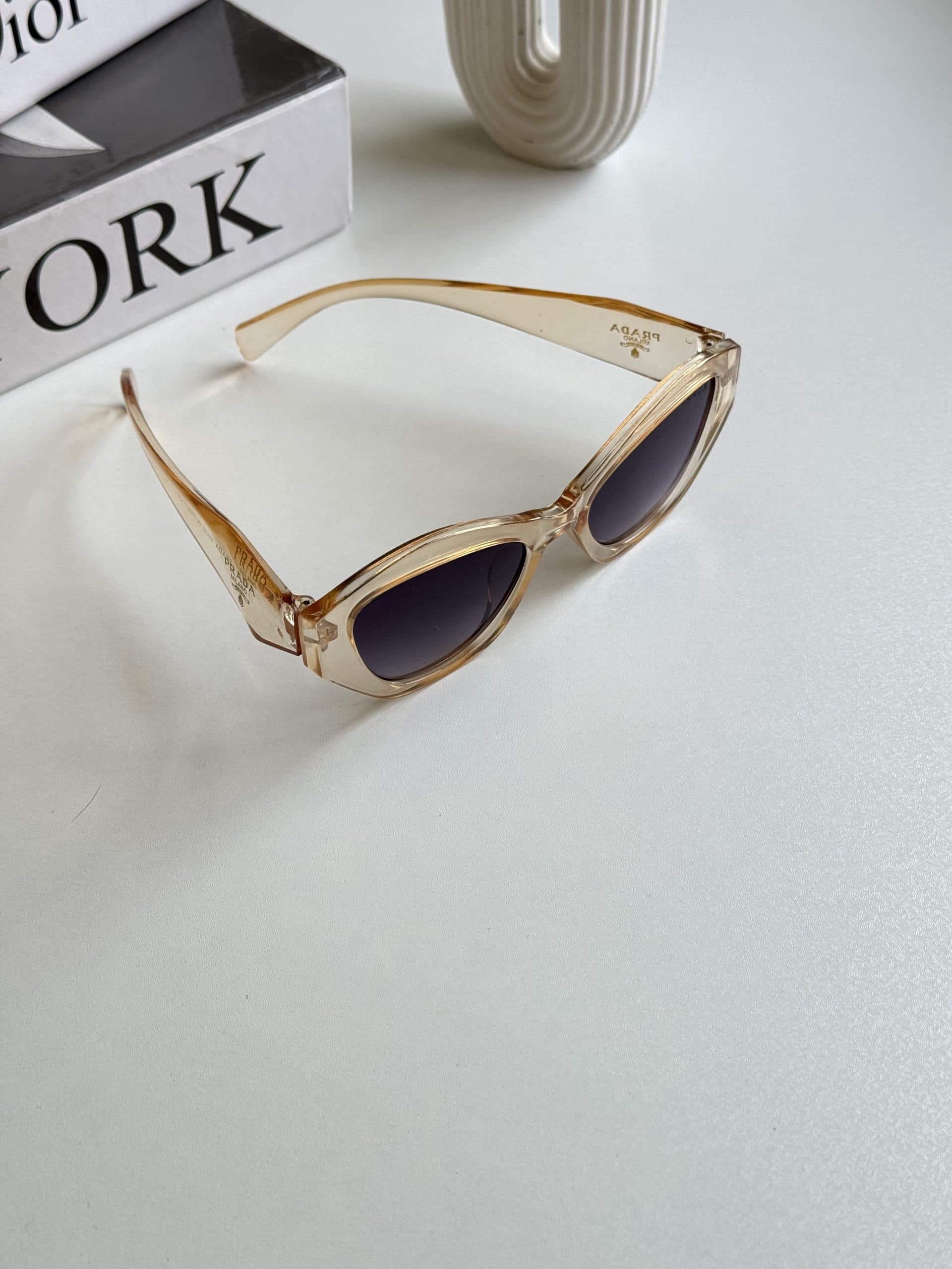 عينك آفتابي برند Dior زنانه نباتی ترند يووي 400 — تصویر ۲