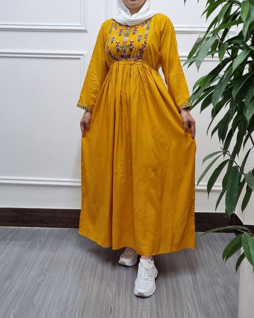 پیراهن ساحلی گلدوزی وارداتی طرح ونوس/کد798 — تصویر ۵