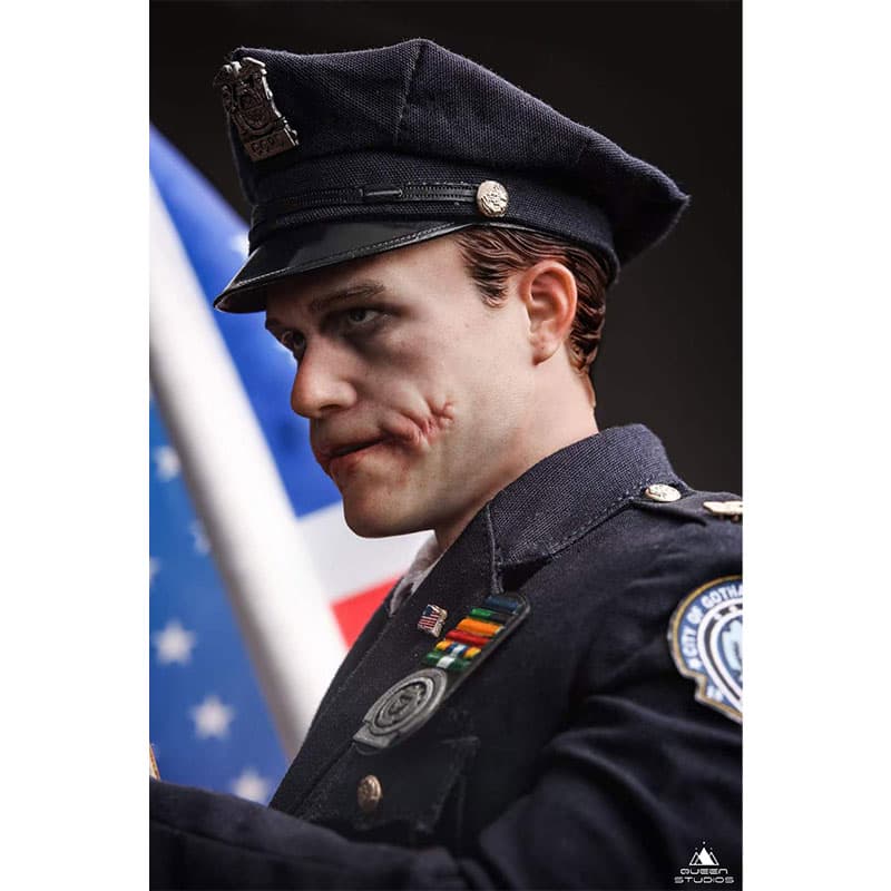 مجسمه Joker از فیلم The Dark Knight برند Queen Studios — تصویر ۳