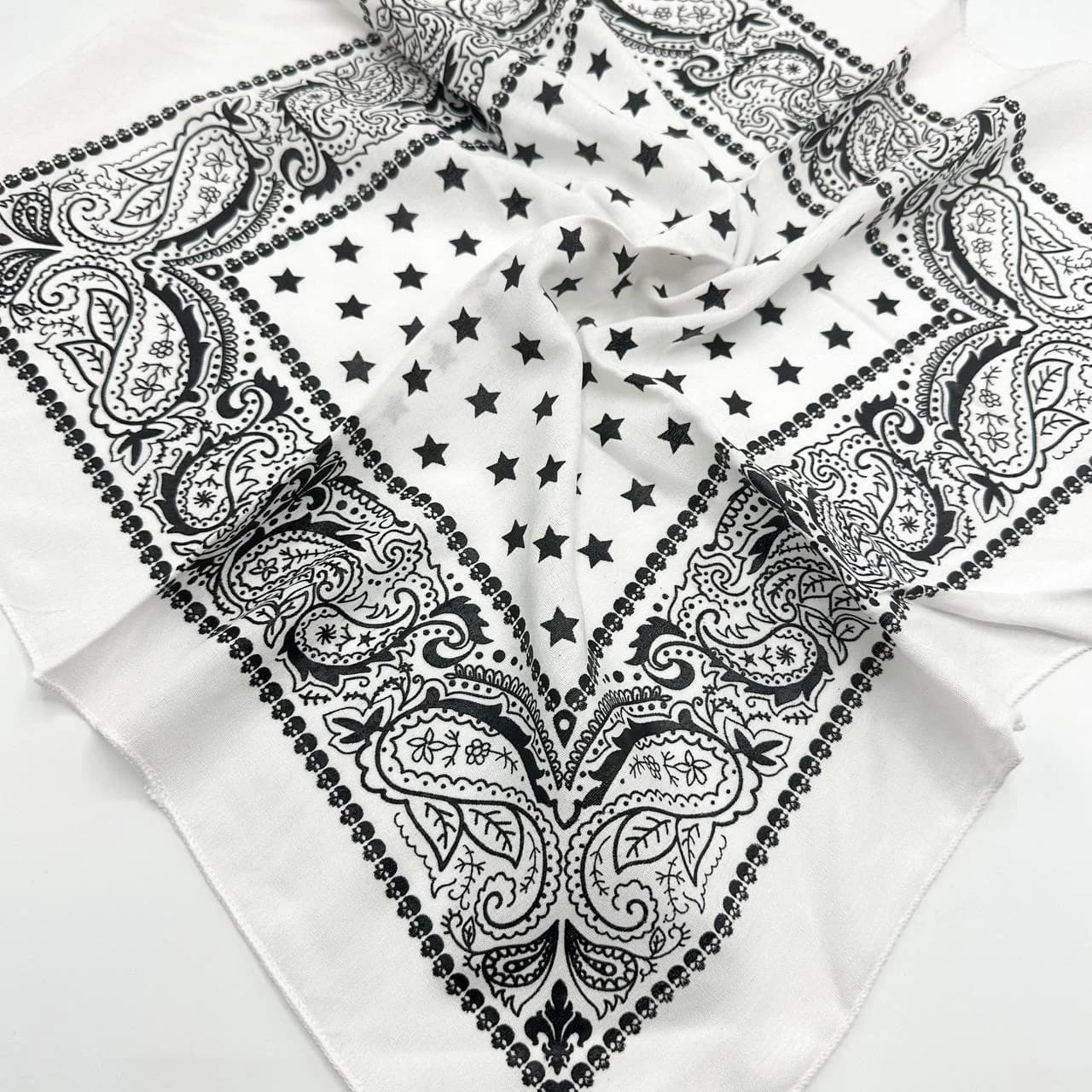 باندانا ستاره حاشیه دار