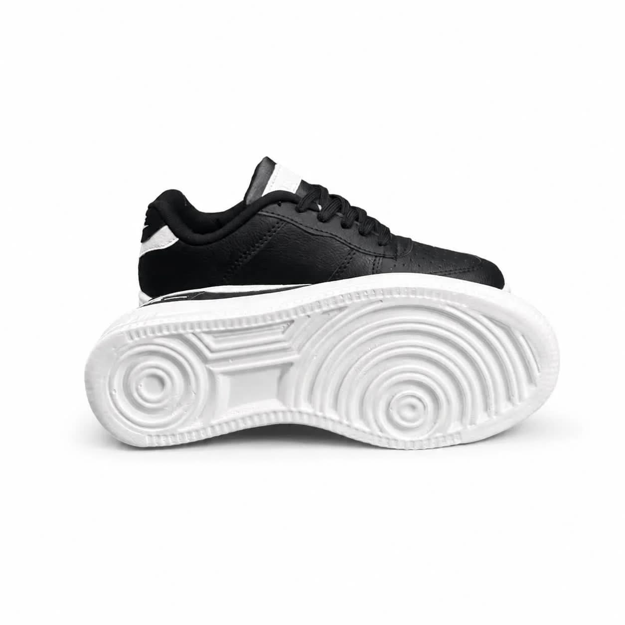 کفش کتانی مردانه زنانه و بزرگ پا مدل ایرفورس مشکی سفید Nike Air Force — تصویر ۴