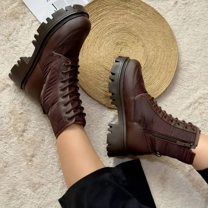 بوت زنانه اسپرت چرمی باغ سپهسالار رنگ قهوه ای