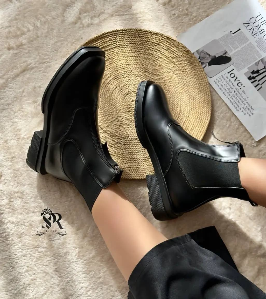 بوت چرمی زنانه ورنی مشکی و قهوه‌ای — تصویر ۳