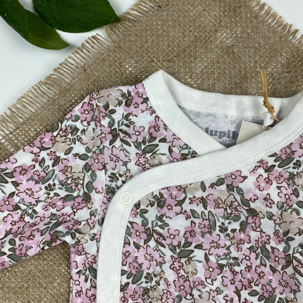 بادی نوزادی آستین بلند برند لوپیلو طرح گل گلی چپ و راستی صورتی رنگ — تصویر ۲