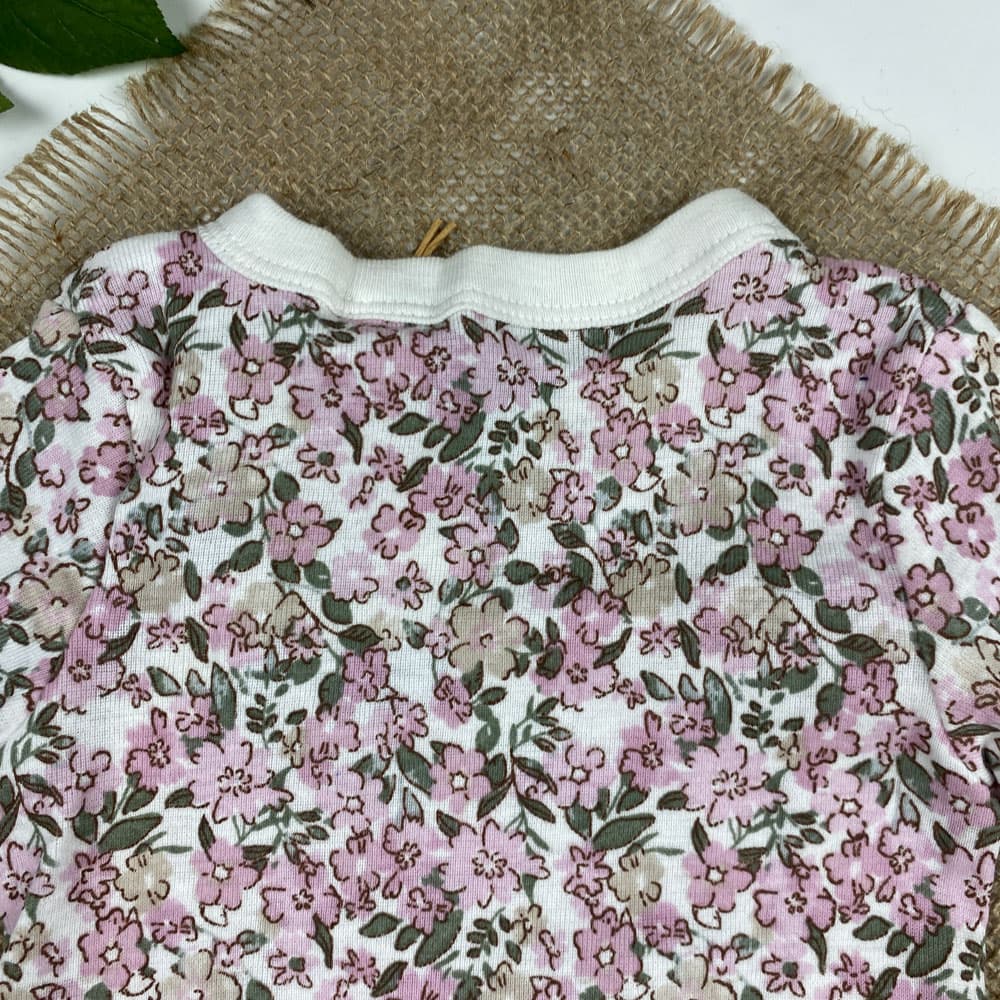 بادی نوزادی آستین بلند برند لوپیلو طرح گل گلی چپ و راستی صورتی رنگ — تصویر ۶