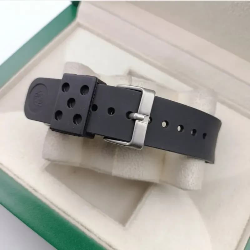 ساعت مچی مردانه سیکو مدل SRPB81K1 اتوماتیک بند رابر با تقویم و شیشه کریستال ضدخش — تصویر ۲