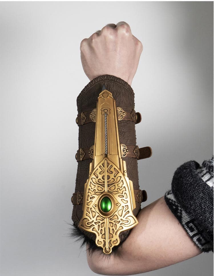 اکشن فیگور Assassin’s Creed Valhalla Eivor’ Hidden Blade Replica