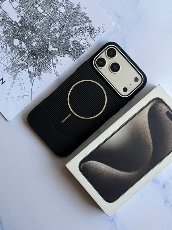 قاب ماتریکس طرح مگ سیف شیاردار گوشی آیفون 13 پرومکس — تصویر ۲