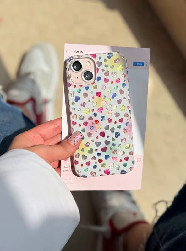 قاب طرح قلب قلبی رنگی گوشی آیفون 17 پرومکس — تصویر ۴