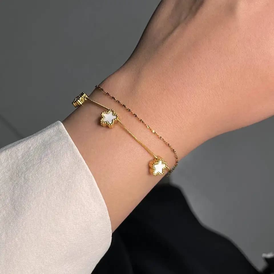 دستبند زنانه و دخترانه استیل طلایی طرح دولاین آویز ستاره ضد حساسیت رنگ ثابت کد atk — تصویر ۴
