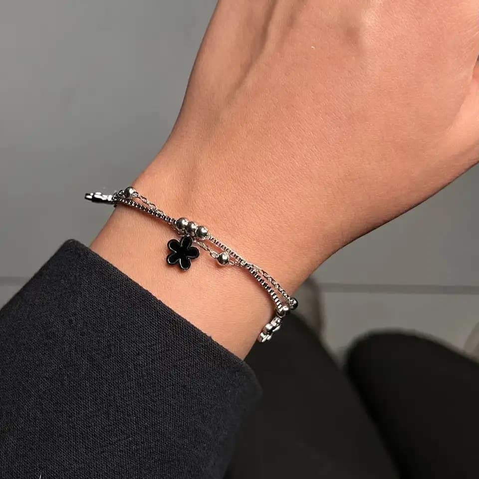دستبند زنانه و دخترانه استیل طرح آویز گل 5برگ و زنجیر توپی ضد حساسیت رنگ ثابت کد atk — تصویر ۲
