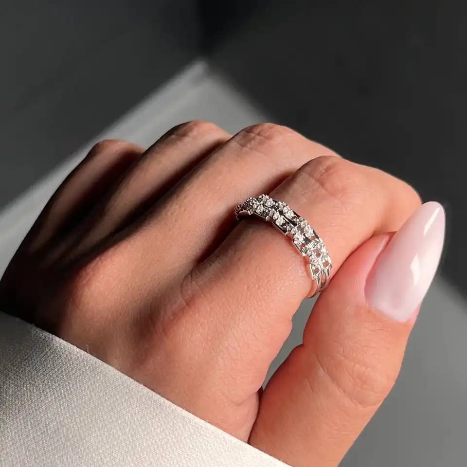 انگشتر زنانه و دخترانه جواهری طرح رینگ تراشه خورده ضد حساسیت رنگ ثابت فری سایز کد atk — تصویر ۲