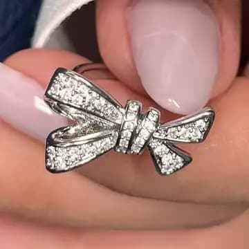 انگشتر زنانه و دخترانه جواهری طرح پاپیون نقره ای ضد حساسیت رنگ ثابت فری سایز کد atk