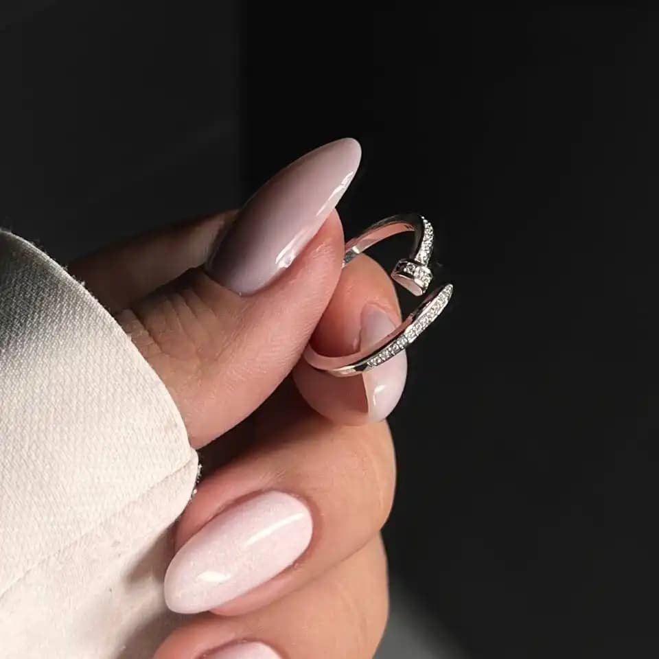 انگشتر زنانه و دخترانه جواهری طرح میخی نگین دار ضد حساسیت رنگ ثابت فری سایز کد atk — تصویر ۲