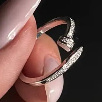 انگشتر زنانه و دخترانه جواهری طرح میخی نگین دار ضد حساسیت رنگ ثابت فری سایز کد atk