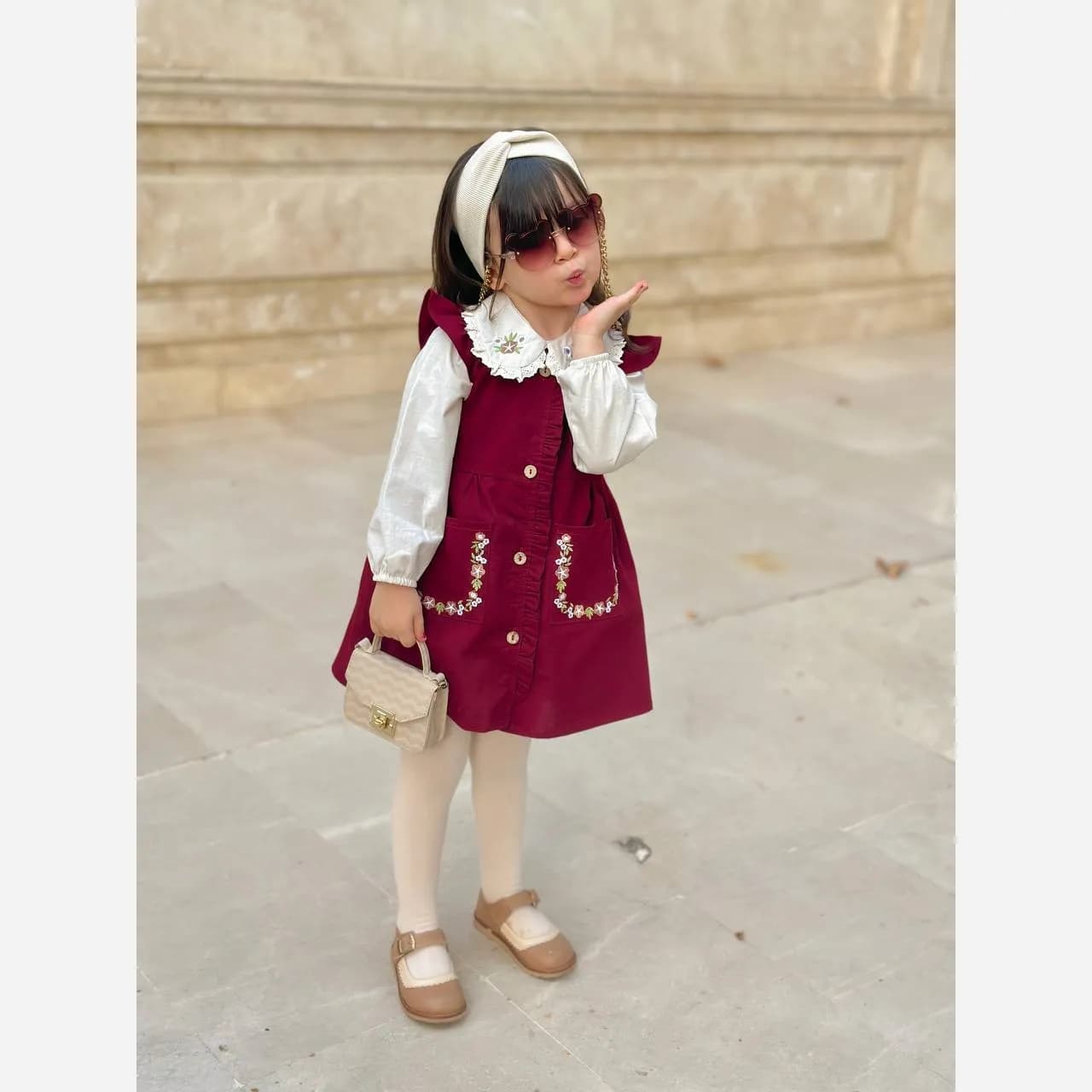 ست شومیز و سارافون دخترانه جنس لینن کتان رنگ زرشکی سایز 3 تا 9 سال — تصویر ۴
